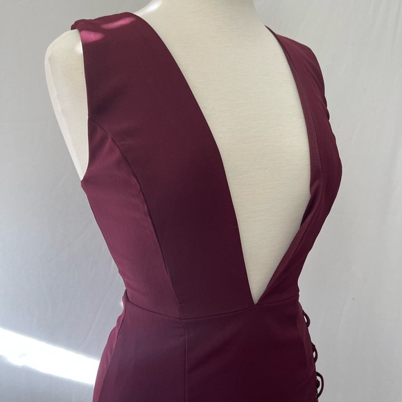 DO+BE Maroon Deep Plunge Mini Dress Small NWT - Picture 3 of 7